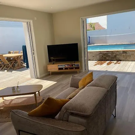 Moderne Avec Piscine, 300m De La *