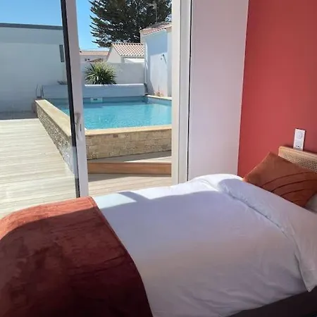 Moderne Avec Piscine, 300m De La Hotel